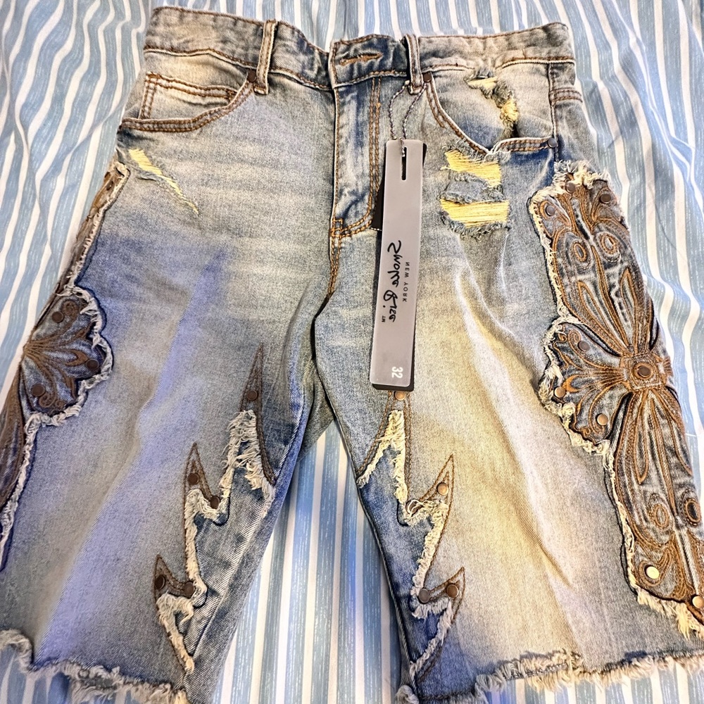 Stylish Distressed Jean Shorts with Embroidered Design